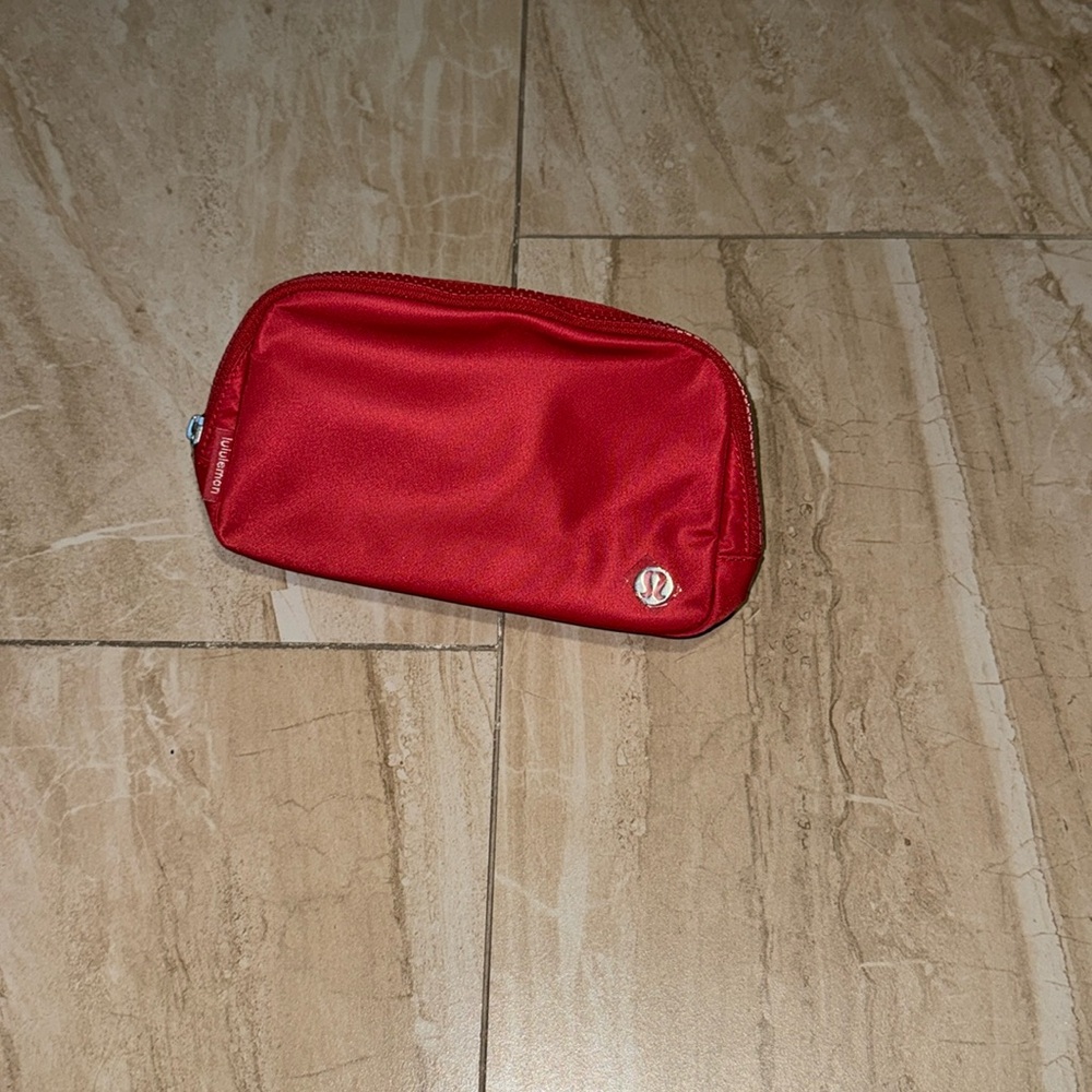 Lululemon everywhere belt bag, new. price tag removed, description tag attached